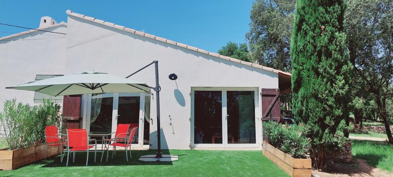 Location A La Semaine Néoules Exterior foto